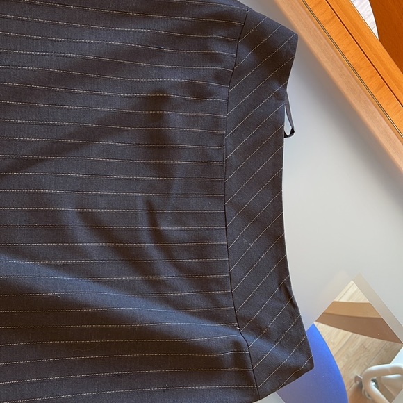 Anne Klein Blue pencil skirt suit, white pin stripe 2 button jacket - Picture 6 of 16